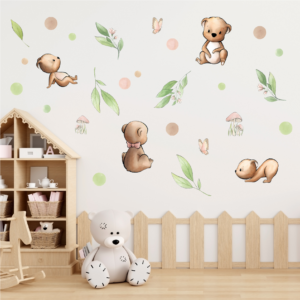 Mackó Malvin lombhullató erdőben