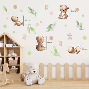 Mackó Malvin lombhullató erdőben